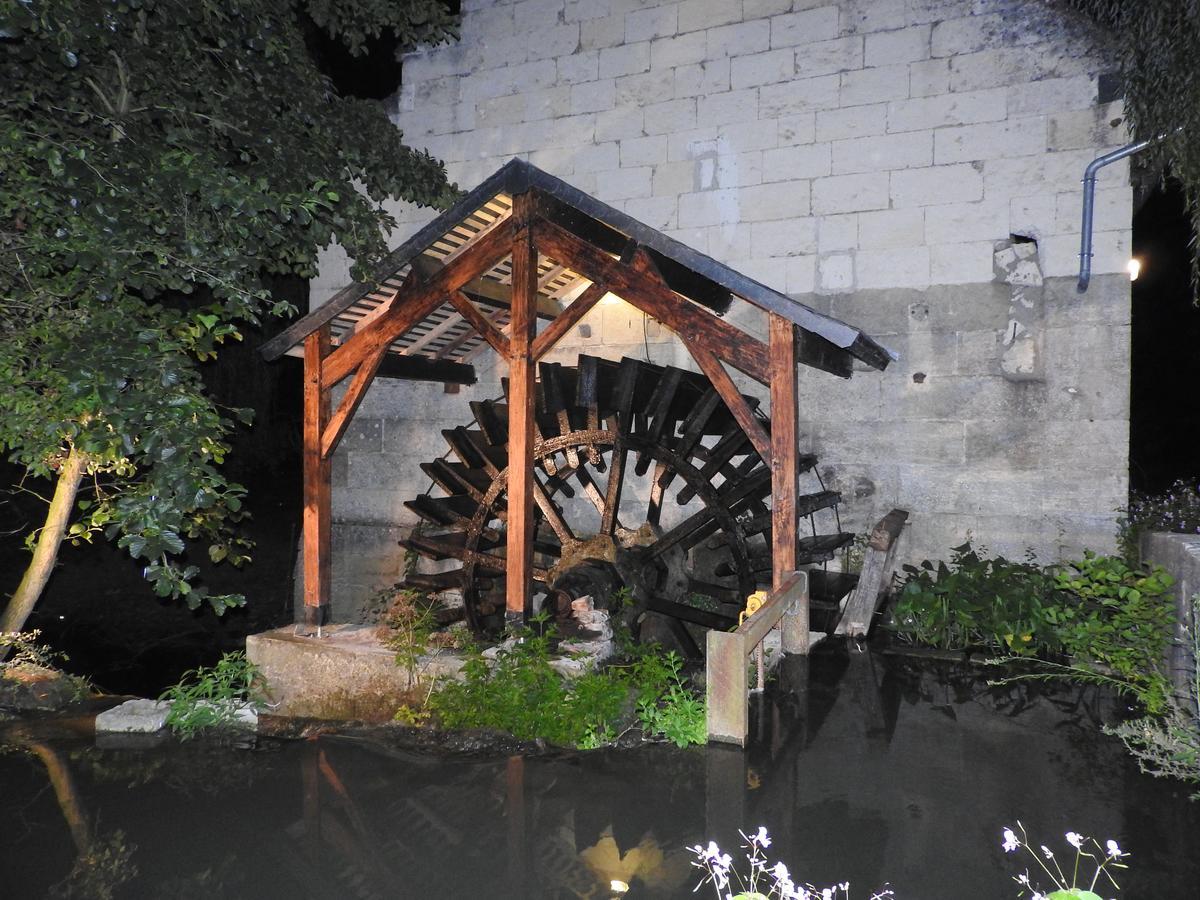 Crouzilles Le Moulin De Saussaye B&B 외부 사진